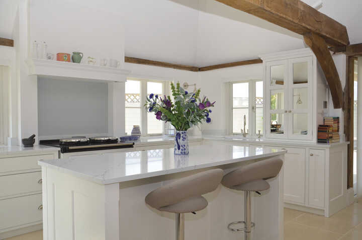 kitchen island and breakfast bar in freestanding kitchen