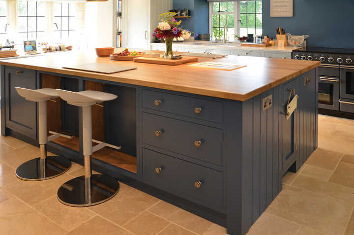 kitchen island and breakfast bar